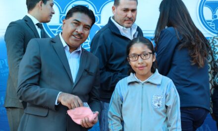 Estudiantes de Purísima reciben lentes a cambio de aceite usado