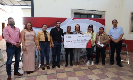 Entregan becas a más de 900 estudiantes de Manuel Doblado