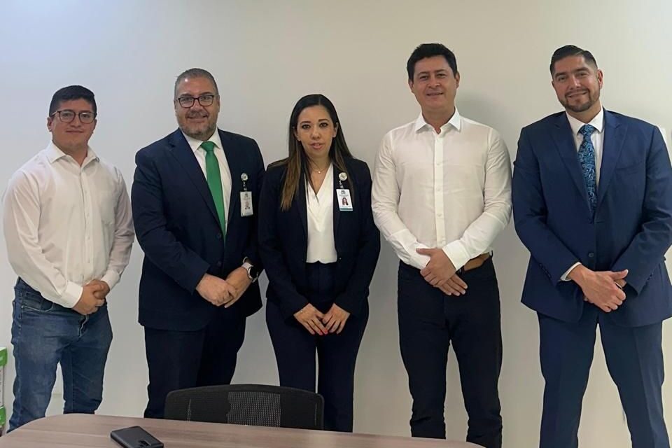 Alcalde de Manuel Doblado gestiona ante CFE problema de fallas eléctricas