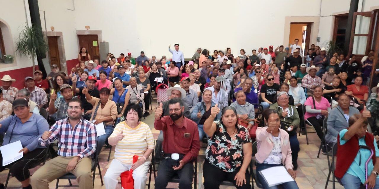 Adolfo Alfaro entrega apoyos para la salud de los dobladenses