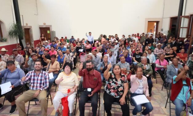 Adolfo Alfaro entrega apoyos para la salud de los dobladenses
