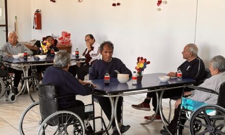 Vianey, una década al cuidado de personas adultas mayores