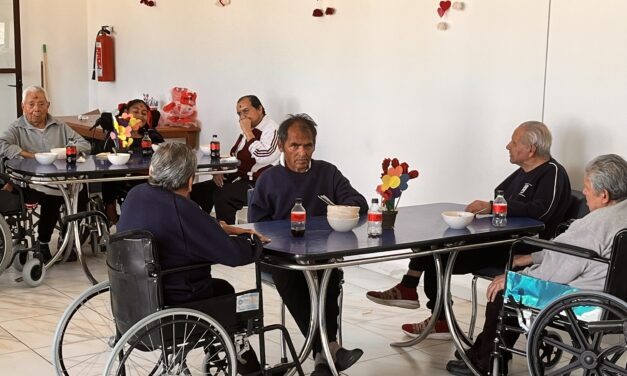 Vianey, una década al cuidado de personas adultas mayores
