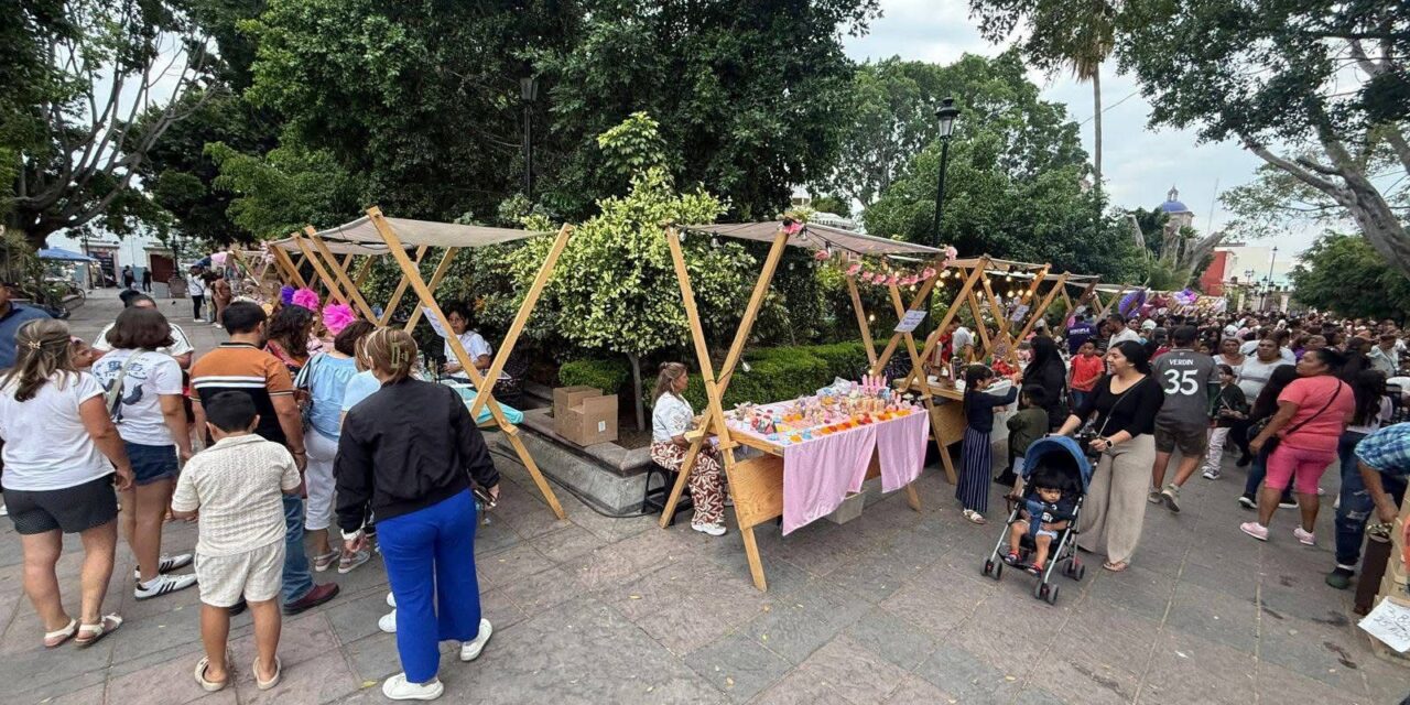 Realizan Tianguis del Emprendimiento con motivo del día de las madres