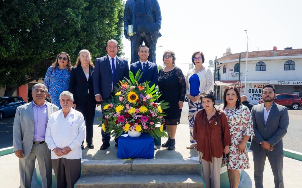 Galardonan a maestras y maestros de San Francisco del Rincón