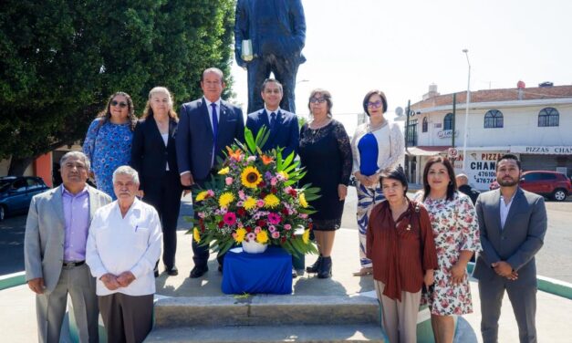 Galardonan a maestras y maestros de San Francisco del Rincón