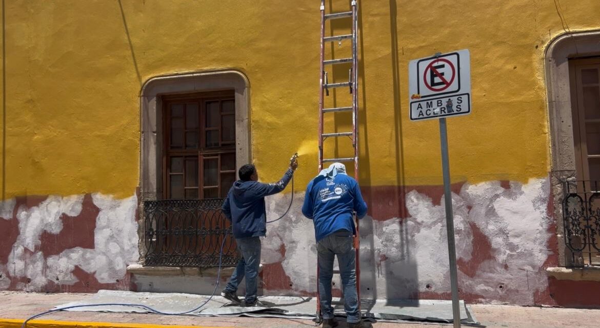 Renuevan fachadas de edificios públicos de Manuel Doblado