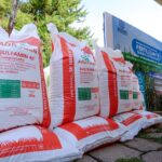Toño Marún entrega fertilizante a agricultores