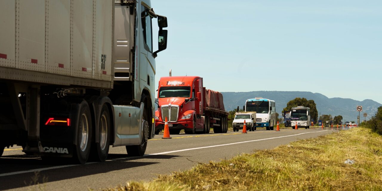 Gobernadora presenta programa de conservación de carreteras 2026