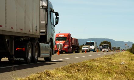 Gobernadora presenta programa de conservación de carreteras 2026