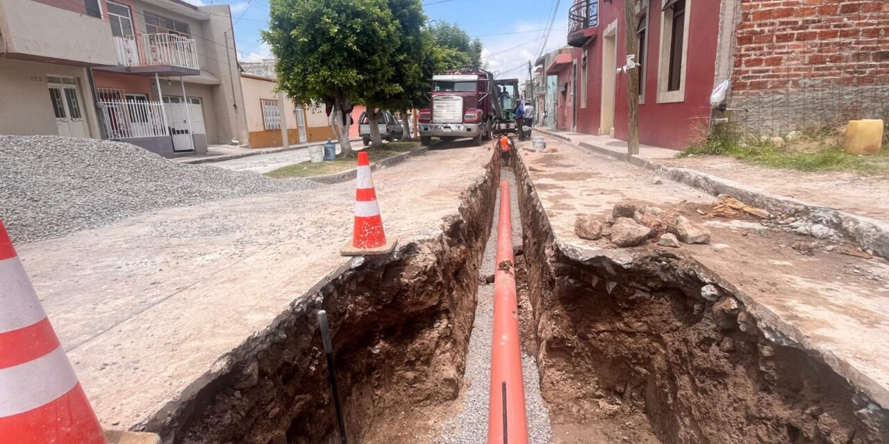 En Manuel Doblado cambian drenaje con más de 45 años de uso