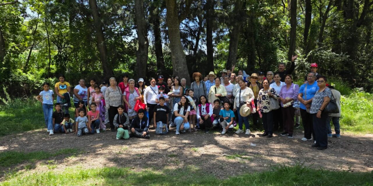 Adultos mayores de Purísima visitan el pueblo mágico de Jalpa de Cánovas