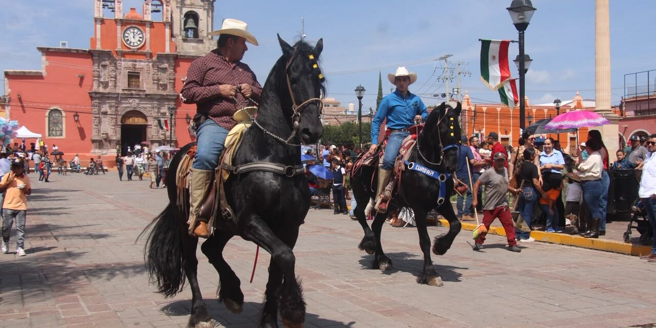 45 contingentes desfilan este 16 de septiembre en Manuel Doblado