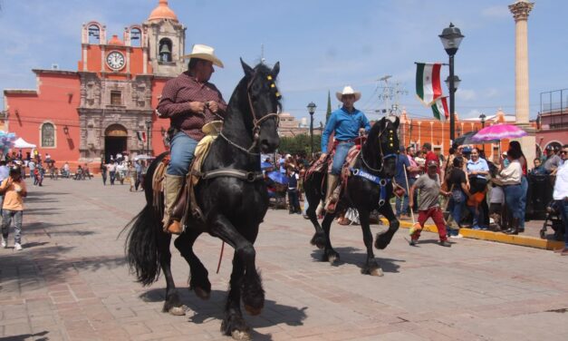 45 contingentes desfilan este 16 de septiembre en Manuel Doblado