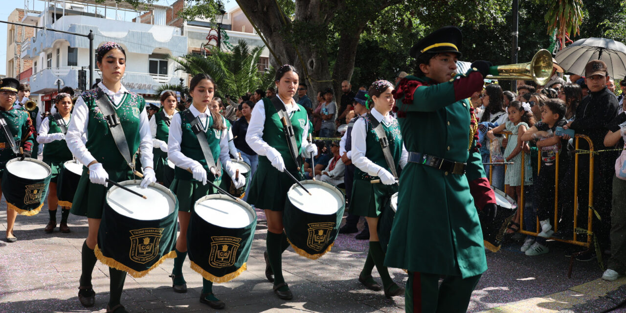 Miles de purisimenses desfilan por aniversario 216 de la Independencia