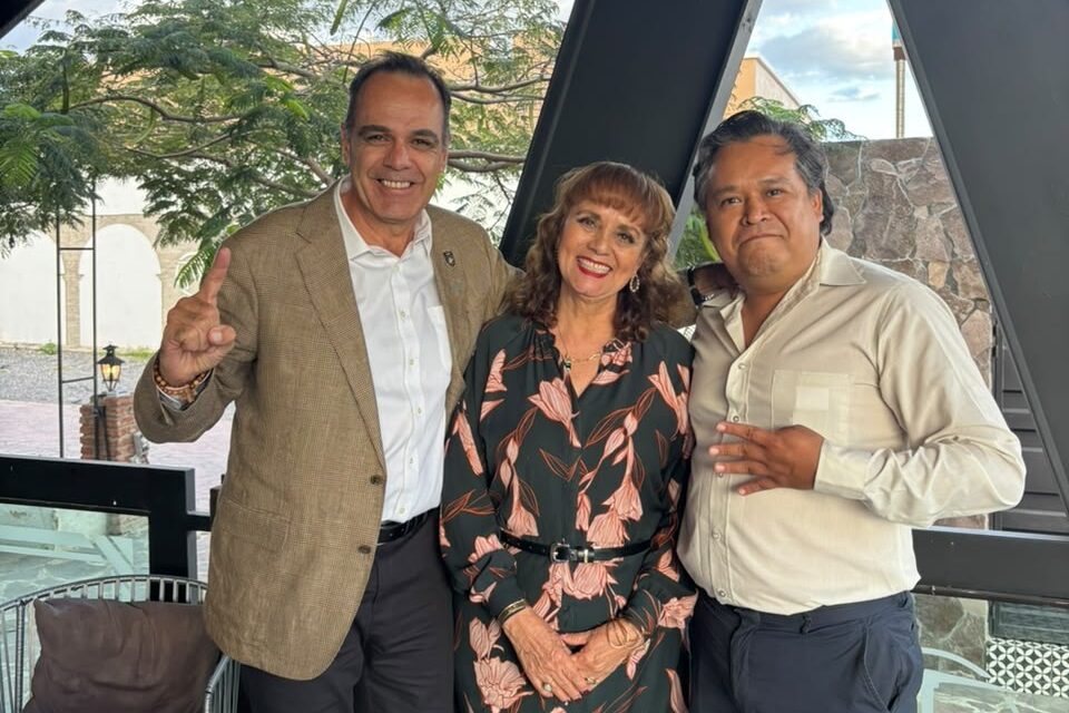 ¿Se destapa? maestra Olga Ríos va a MORENA